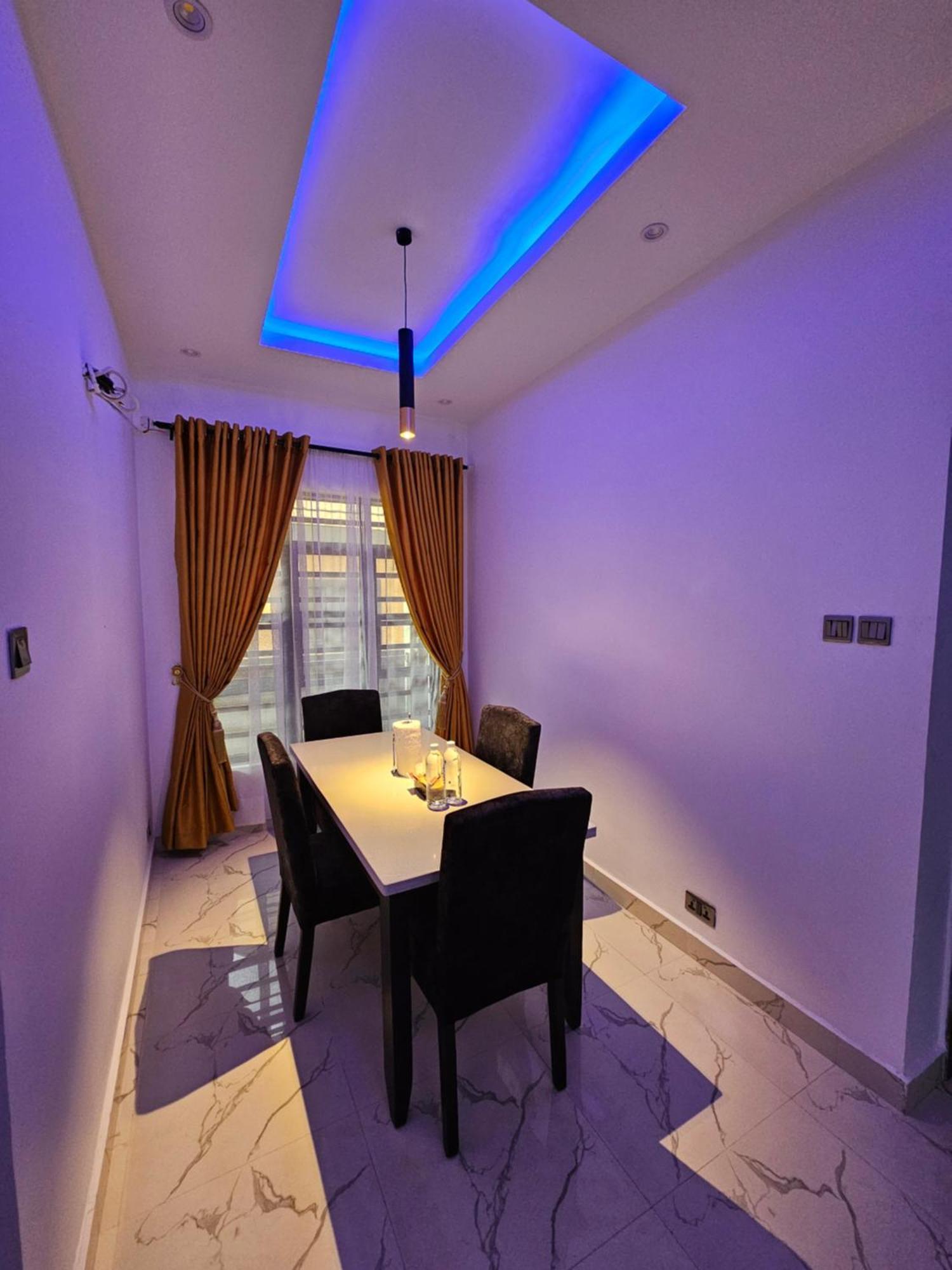Sapphire Residences By Crystal Magodo Ikeja Buitenkant foto