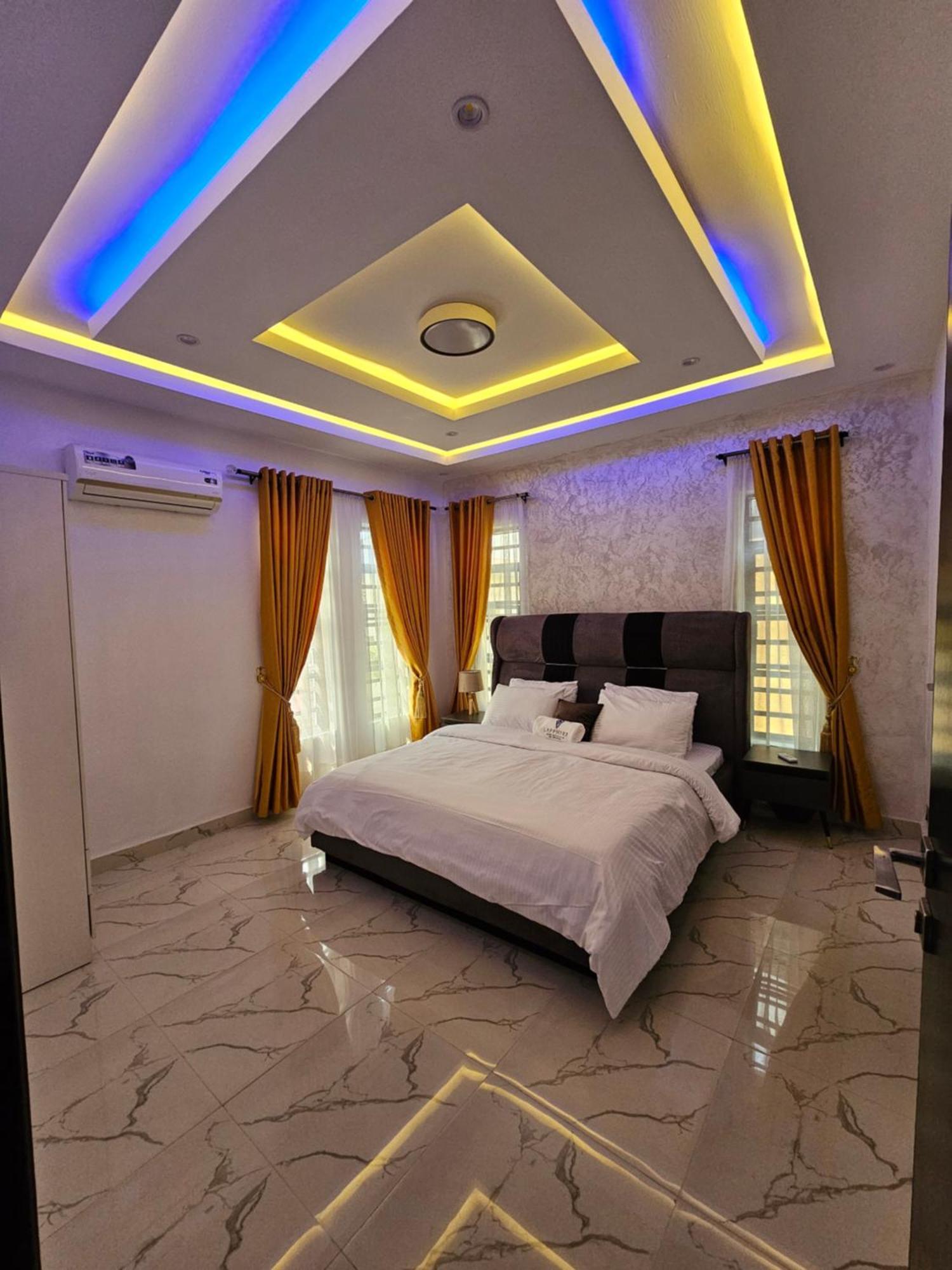 Sapphire Residences By Crystal Magodo Ikeja Buitenkant foto