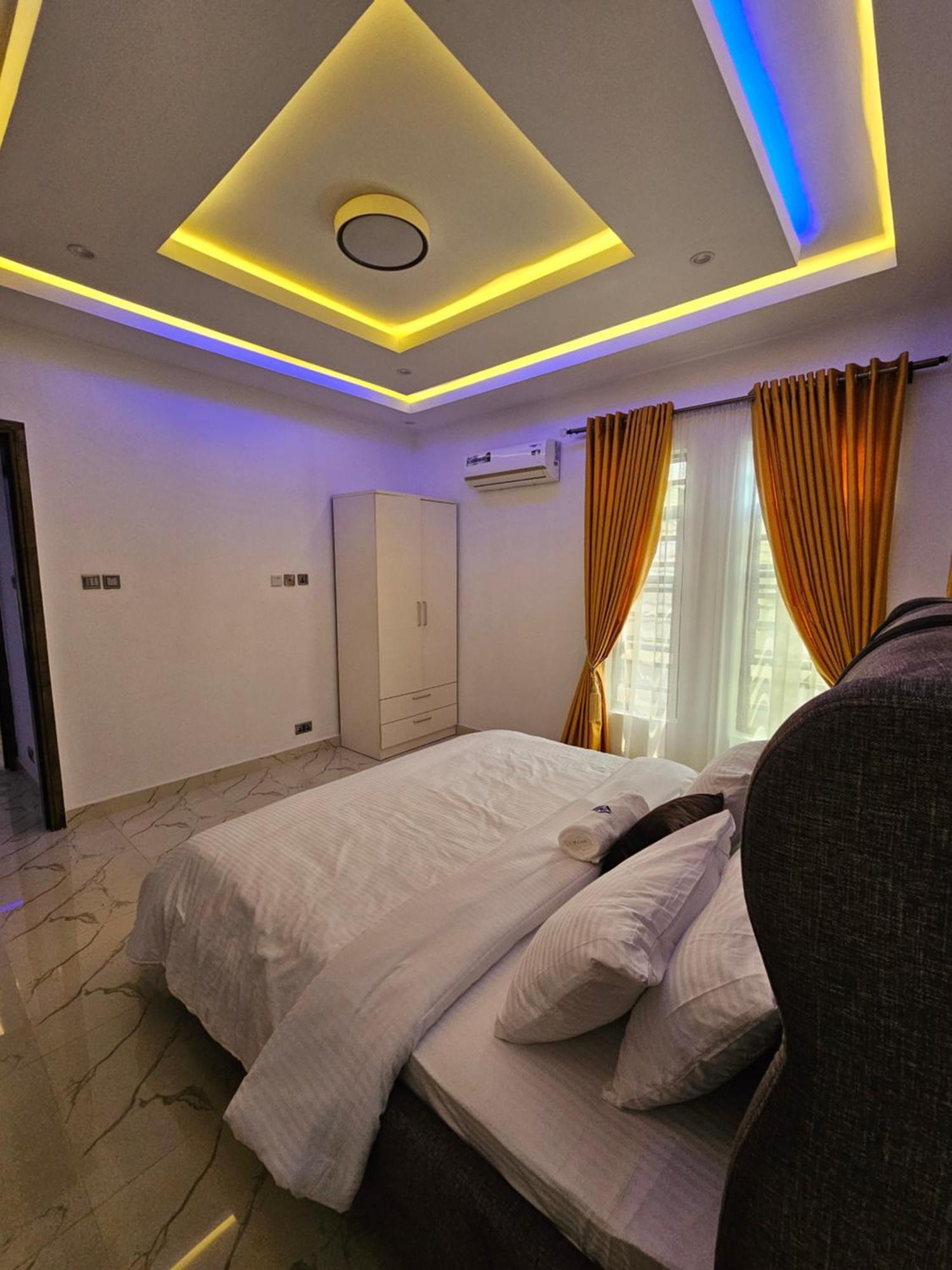Sapphire Residences By Crystal Magodo Ikeja Buitenkant foto
