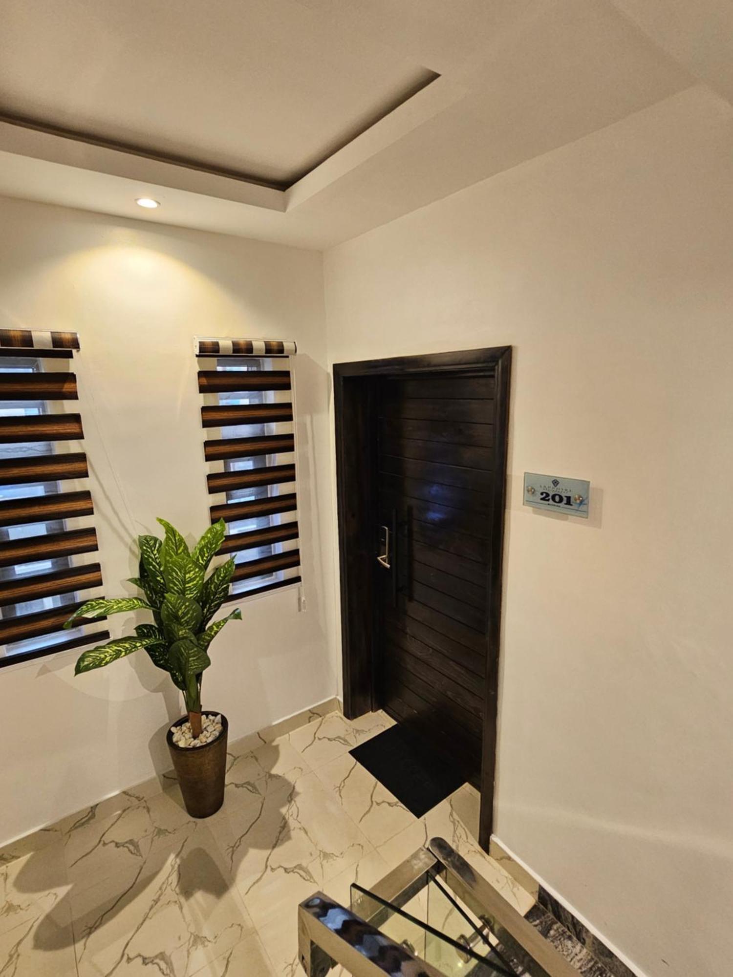 Sapphire Residences By Crystal Magodo Ikeja Buitenkant foto