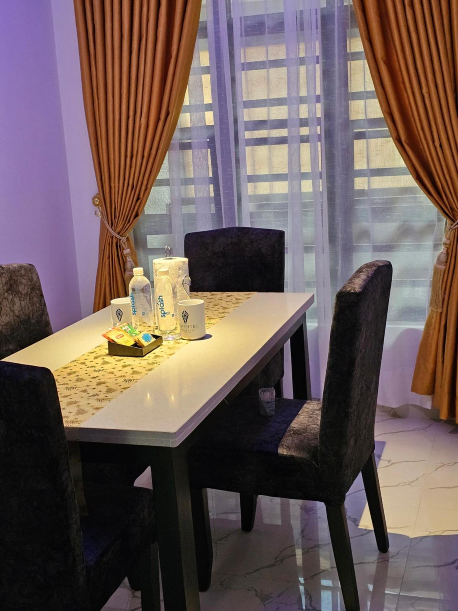 Sapphire Residences By Crystal Magodo Ikeja Buitenkant foto