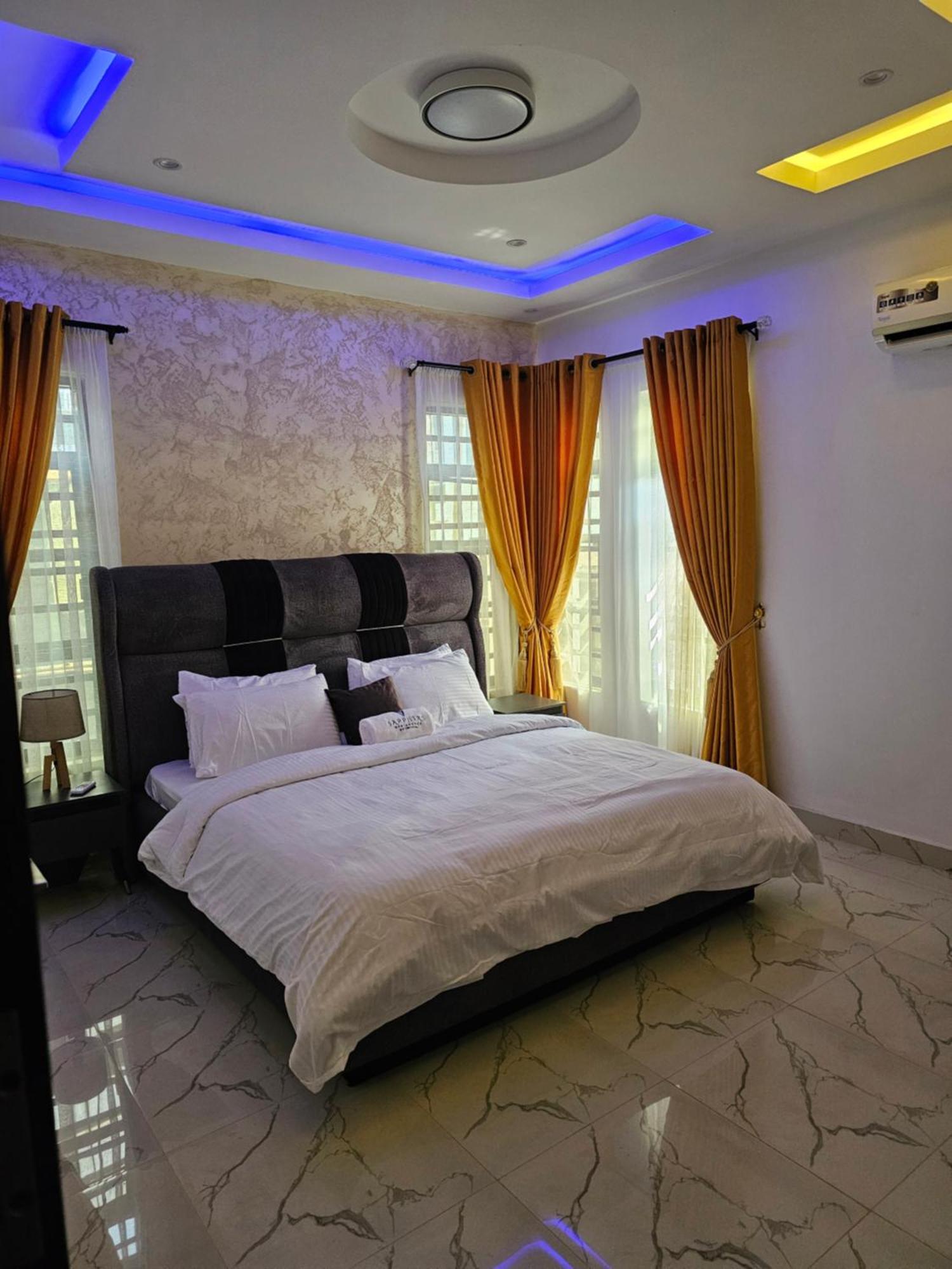 Sapphire Residences By Crystal Magodo Ikeja Buitenkant foto