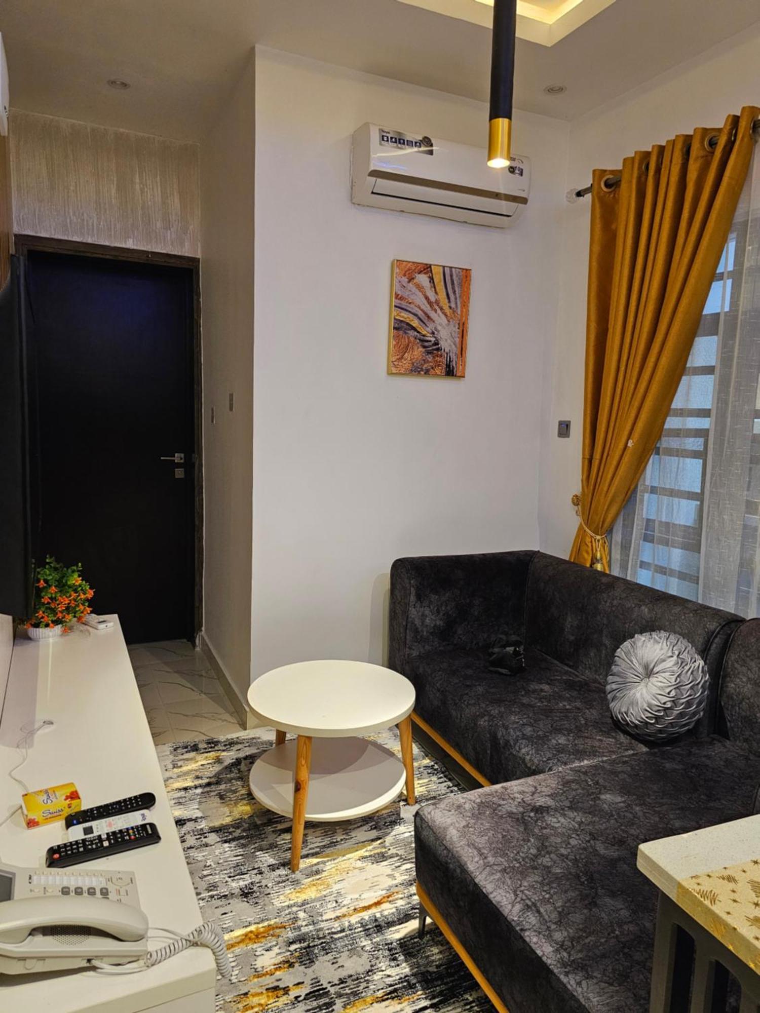 Sapphire Residences By Crystal Magodo Ikeja Buitenkant foto